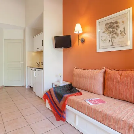 Le Hameau De La Pinede 3/4p 7/8p 4s * Hyeres