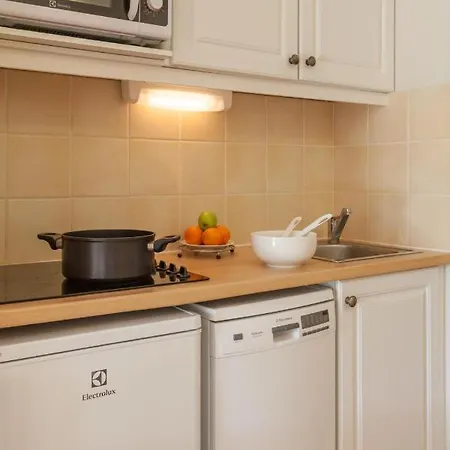Курортный комплекс Le Hameau De La Pinede 3/4p 7/8p 4s Йер